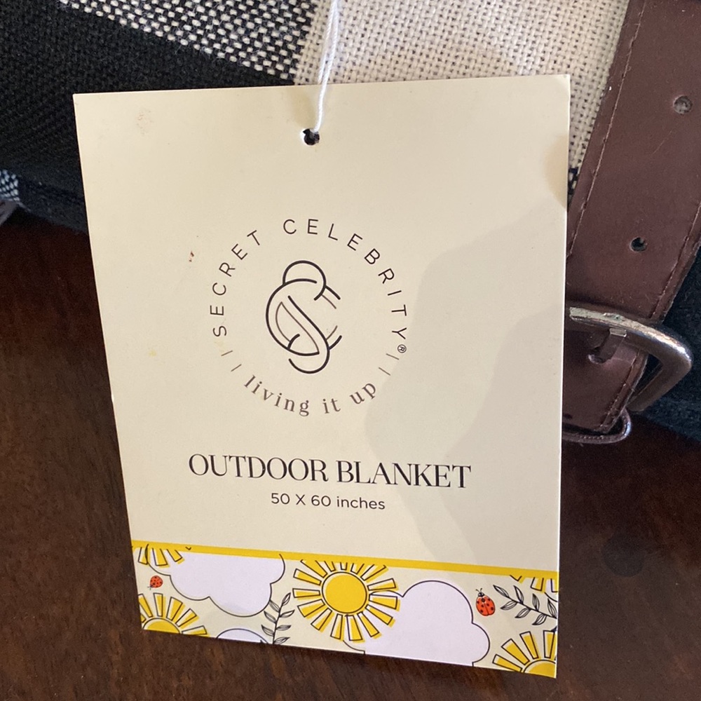 NWT: Outdoor Blanket - Picture 4 of 4